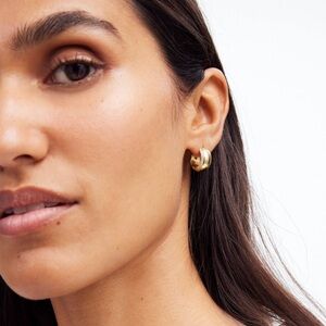 Madewell Demi-Fine Pronged Crystal Huggie Hoop Earrings $88 NEW 14k gold over SS